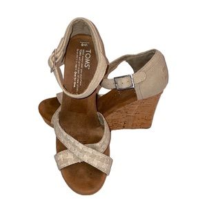 TOMS fabric cork wedge sandals with beige straps in women’s size W6